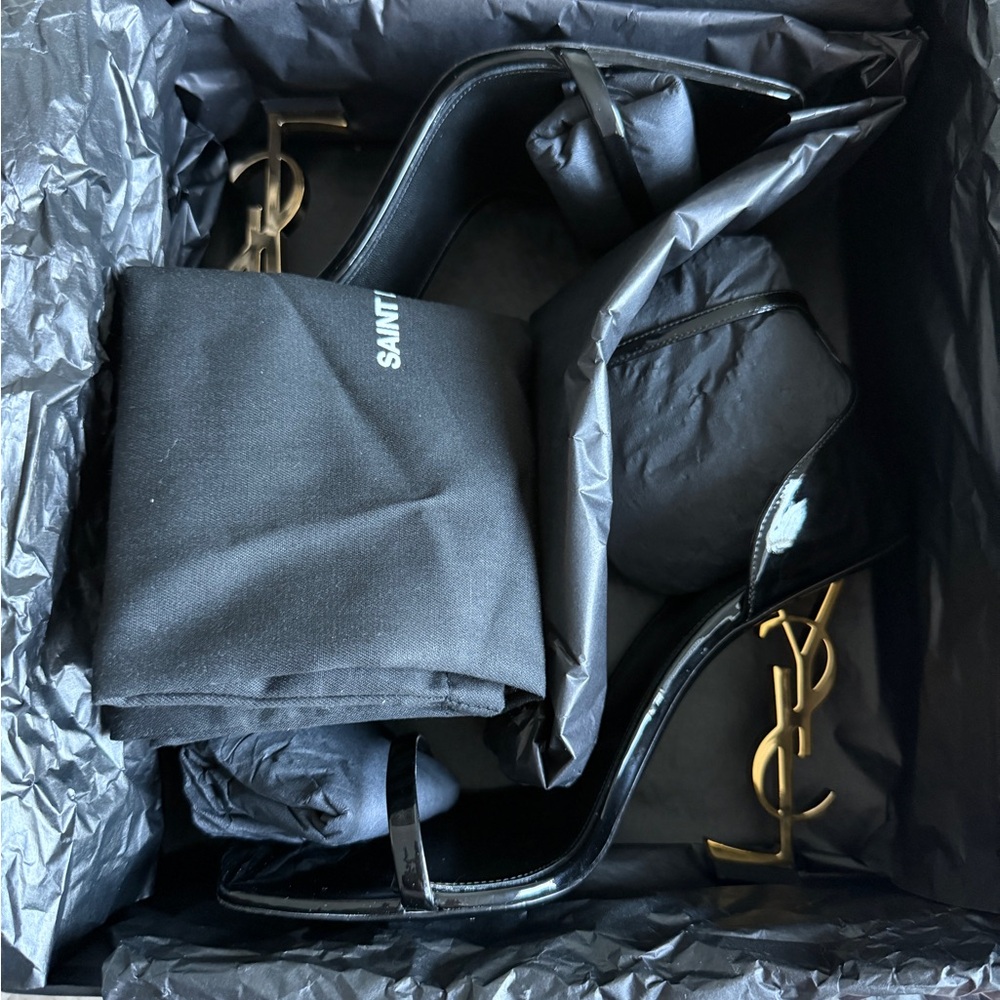 Yves Saint Laurent OPYUM SANDALS IN PATENT LEATHER - Picture 8 of 8